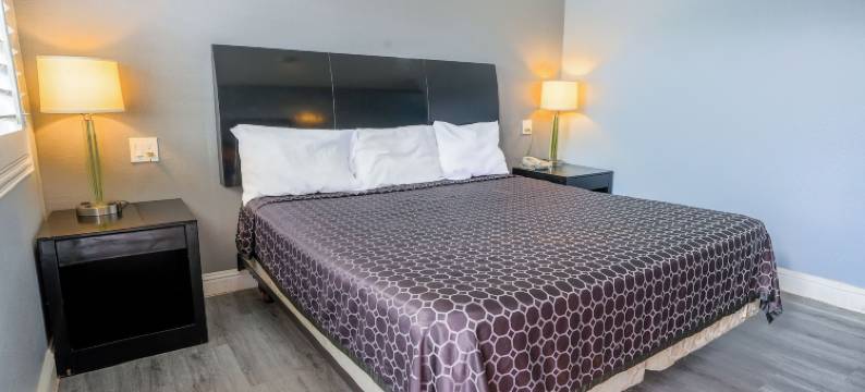 巴顿威洛贝克斯菲尔德经济旅馆I-5(Economy Inn Buttonwillow Bakersfield I-5)图片