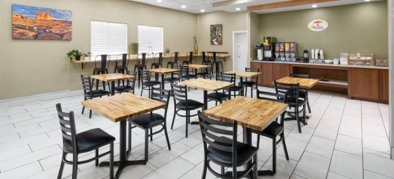 科罗拉多斯普林斯-众神花园温德姆速8酒店(Super 8 by Wyndham Colo. Sprs. Garden of the Gods)图片