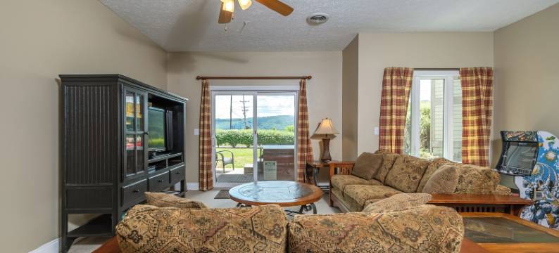 湖泊与滑雪屋(The Lake & Ski Haus)图片