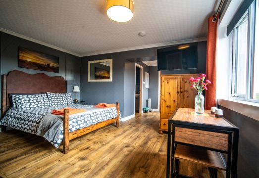 Burnside Cottage Hotel Overview