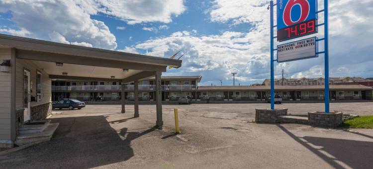卑诗省纳尔逊堡 6 号汽车旅馆(Motel 6 Fort Nelson, BC)图片