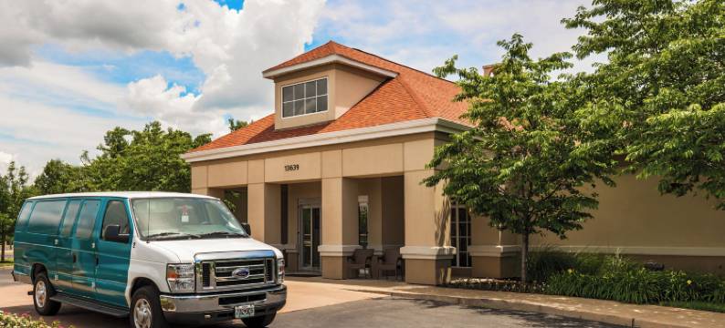 圣路易斯河港机场西长住套房酒店(Larkspur Landing Extended Stay Suites St Louis Riverport)图片