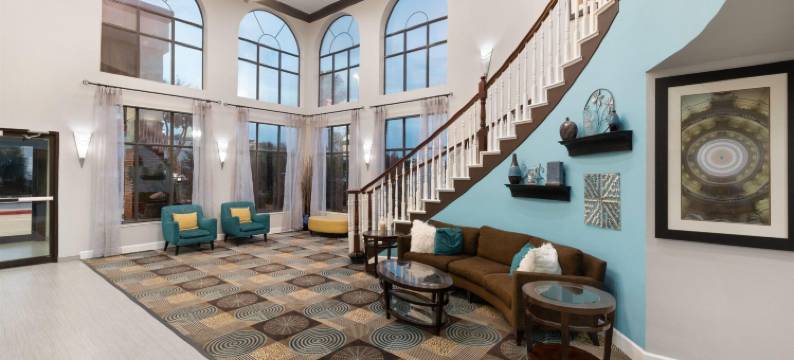 山姆休斯顿收费公路温德姆戴斯套房酒店(Days Inn & Suites by Wyndham Sam Houston Tollway)图片