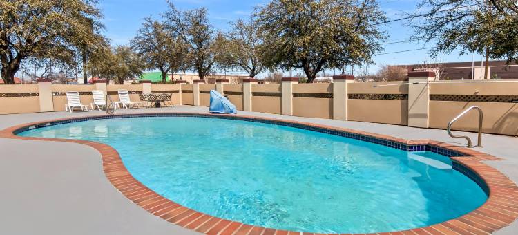 格兰伯里凯艺套房酒店(Quality Inn & Suites Granbury)图片