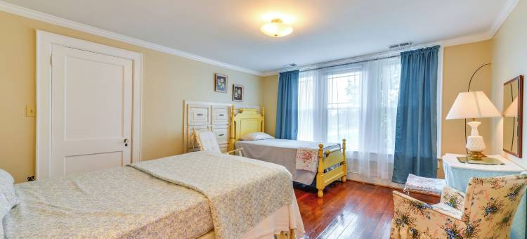 优雅+宽敞的度假胜地~距离诺曼湖18英里！(Elegant + Spacious Retreat ~ 18 Mi to Lake Norman!)图片