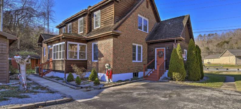 距离道金斯铁路步道半英里：带庭院的家庭住宅(Half-mi to Dawkins Rail Trail: Family Home w/ Yard)图片