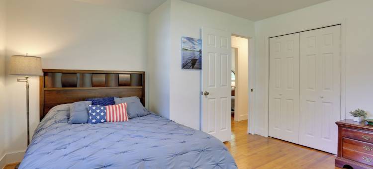 带露台的基亚梅沙湖度假屋：距离世界度假村4英里！(Kiamesha Lake Home w/ Deck, 4 Mi to Resorts World!)图片