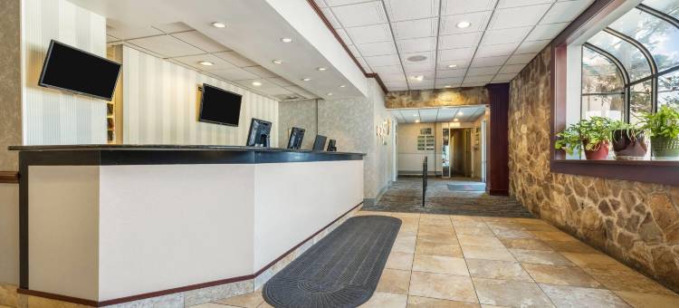 州立学院城华美达酒店及会议中心(Ramada by Wyndham State College Hotel & Conference Center)图片