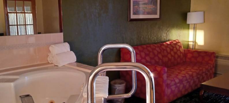 洛根斯波特凯艺旅店及会议中心(Quality Inn Conference Center Logansport)图片