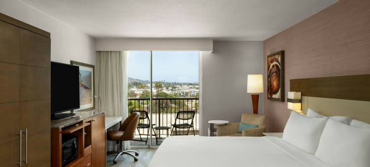 Crowne Plaza 本图拉沙滩(Crowne Plaza VENTURA BEACH by IHG)图片