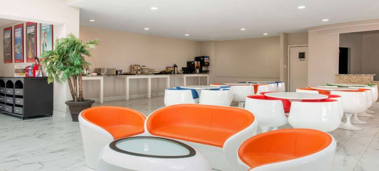 克拉丽奥酒店及套房-基西米-南布埃纳维斯塔湖(Clarion Inn & Suites Kissimmee-Lake Buena Vista South)图片