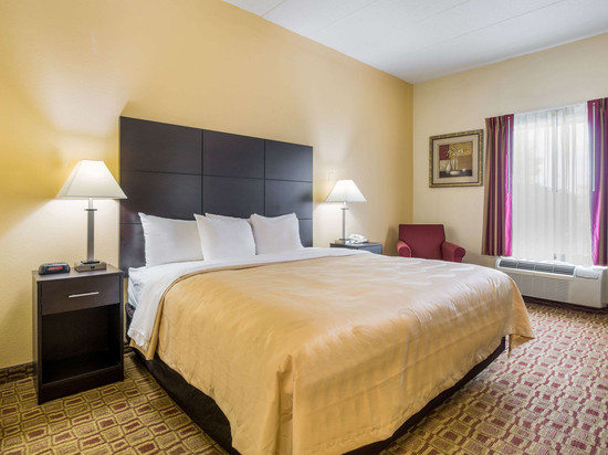 塞勒斯堡品质酒店及套房