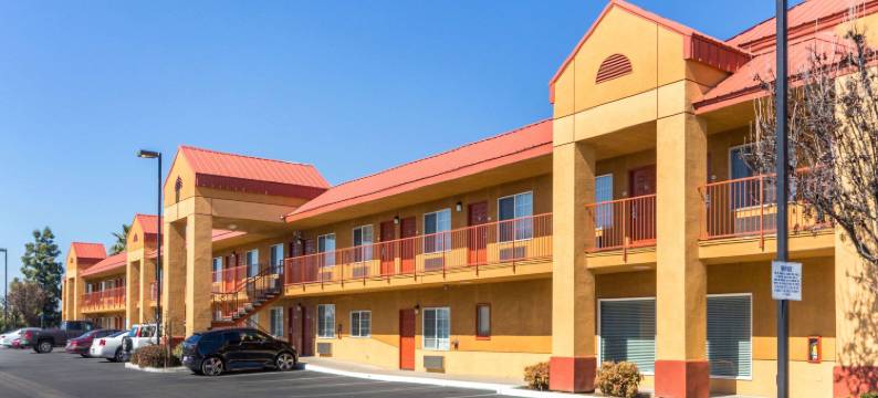 弗雷斯诺近大学凯艺酒店(Quality Inn Fresno Near University)图片