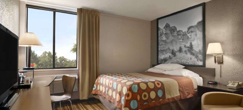 雷德菲尔德速8酒店(Super 8 by Wyndham Redfield)图片