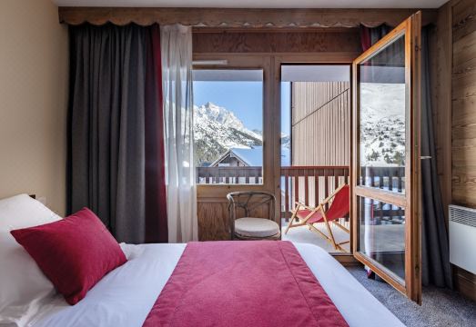 Hotel les Arolles Hotel Overview