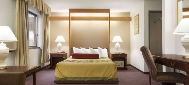 密尔沃基机场速8酒店(Super 8 by Wyndham Milwaukee Airport)图片