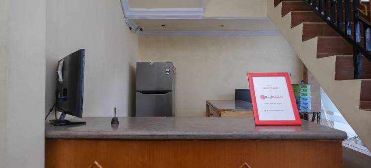 RedDoorz @ Hotel Rich Parepare near Pantai Mattirotasi图片