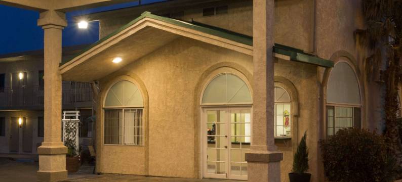 里奇克雷斯特速8酒店(Super 8 by Wyndham Ridgecrest)图片