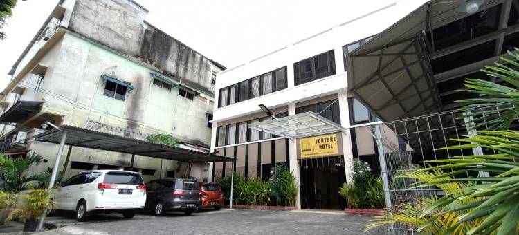 红门-财富酒店-瓦兰达马拉米斯街-万鸦老(RedDoorz @ Fortune Hotel Jalan Walanda Maramis Manado)图片