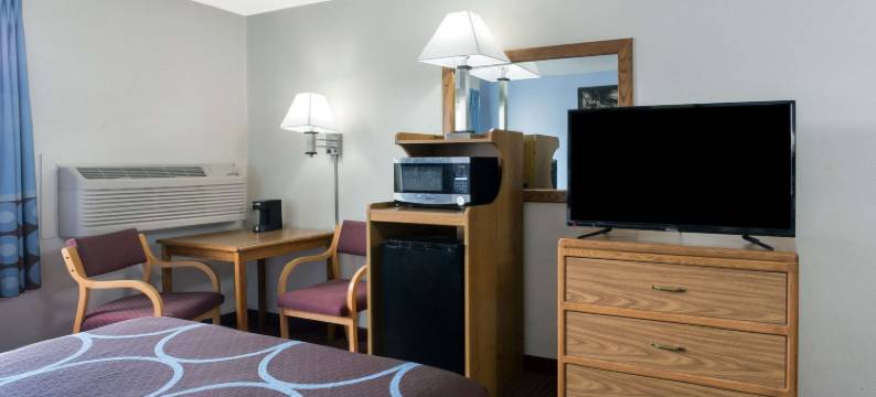 威斯康星戴尔斯速8酒店(Super 8 by Wyndham Wisconsin Dells)图片