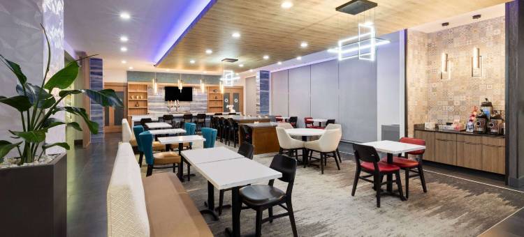 埃尔帕索东部375号环线拉昆塔温德姆酒店及套房(La Quinta Inn & Suites by Wyndham El Paso East Loop-375)图片