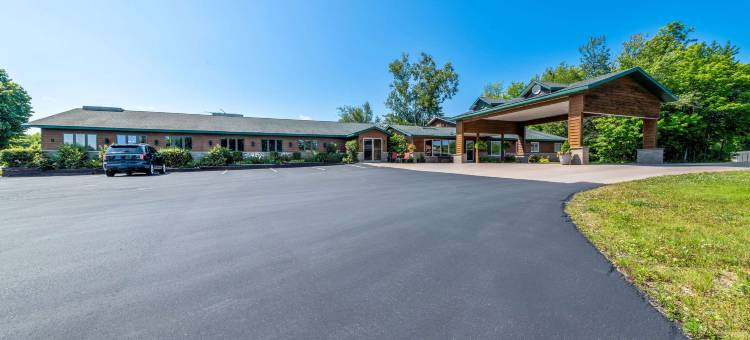 品质酒店及套房，穆尼辛(Quality Inn & Suites Munising)图片