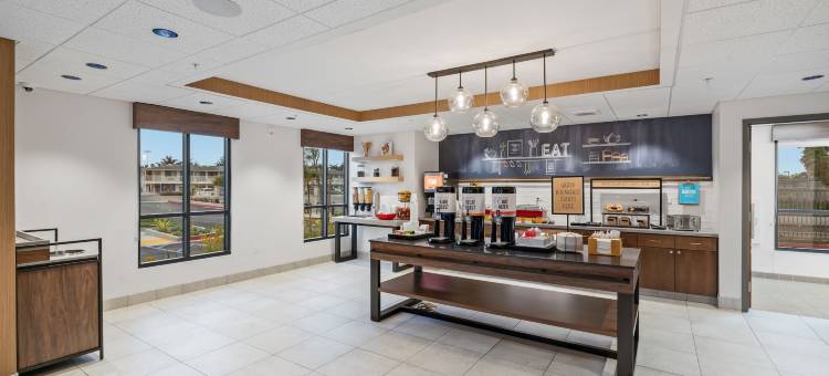 莫罗湾欢朋酒店(Hampton Inn by Hilton Morro Bay)图片