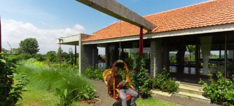 SaffronStays Ashfield - 5BHK Eco-Farmhouse with Pools, Jacuzzi, Lawn & Games Room图片