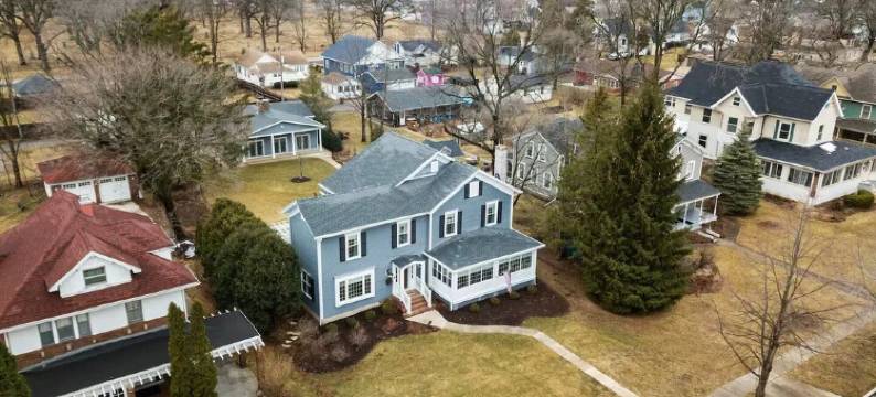 Simply Stunning Home in DT Lake Geneva W/Game room!图片