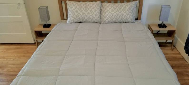 Large 3BR APT w/ enclosed front porch Close to Polar Park, palladium, WPI, DCU图片