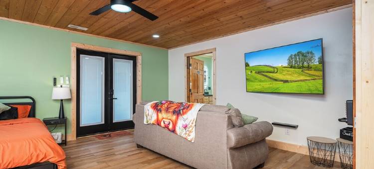 Spacious Unique Private 3- Unit Fully Equipped Getaway Sleeps 17图片