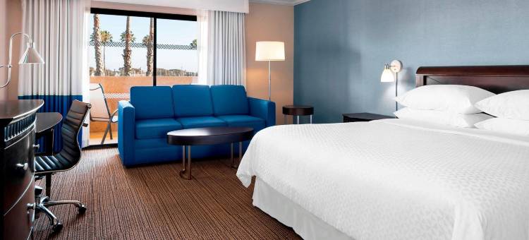 本图拉港福朋喜来登度假酒店(Four Points by Sheraton Ventura Harbor Resort)图片