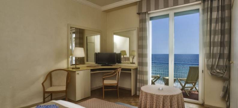 戴安娜大酒店(Diana Grand Hotel)图片