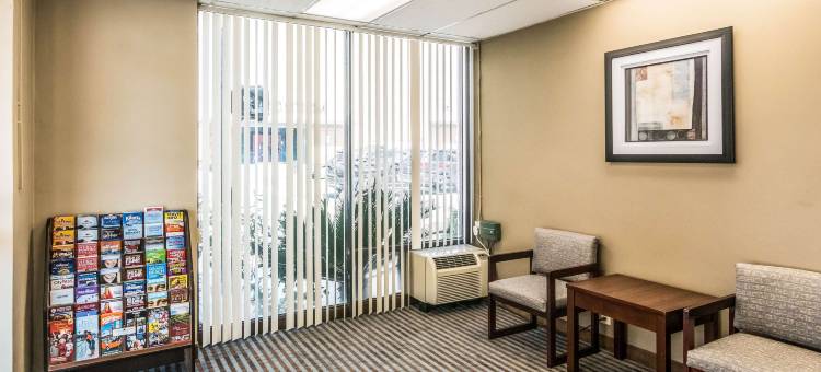 瑞格罗智罗德威酒店(Rodeway Inn Regalodge)图片