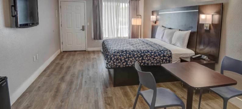 赛维尔维尔 - 鸽子谷河滨伊克诺旅馆(Econo Lodge Sevierville-Pigeon Forge on the River)图片