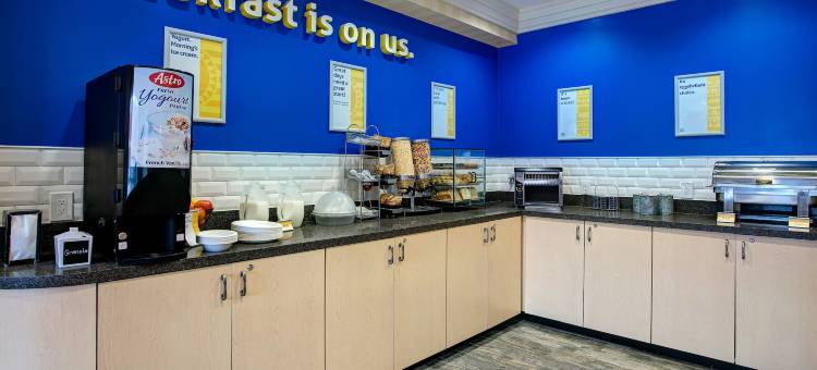 科灵伍德戴斯套房酒店(Days Inn & Suites by Wyndham Collingwood)图片