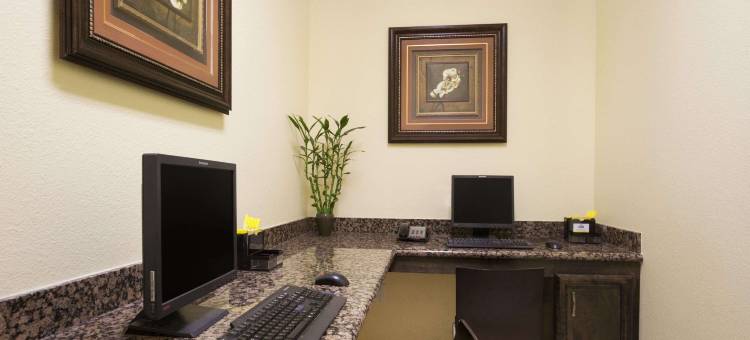 加尔维斯顿西海堤戴斯套房酒店(Days Inn & Suites by Wyndham Galveston West/Seawall)图片