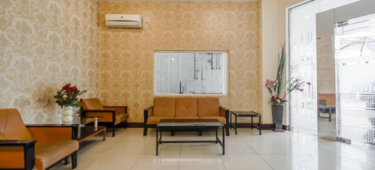 RedDoorz Plus @ Karebosi Area 2 Makassar图片