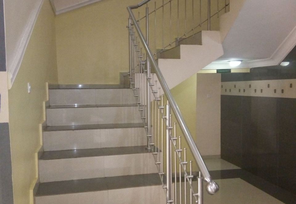 Allen Suites Hotel Overview