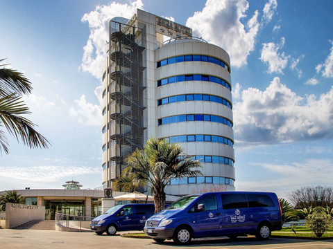 阿普里利亚宜能酒店