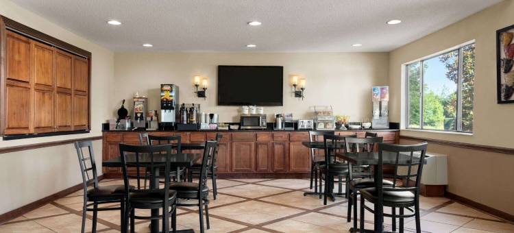 克林顿速8酒店(Super 8 by Wyndham Clinton)图片