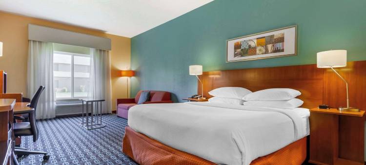 舒适套房酒店绿湾体育场区(Comfort Inn & Suites Green Bay Stadium Area)图片