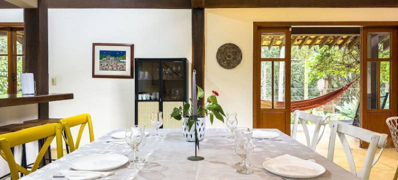 私人泳池与自然环境的别墅 – 格兰哈维亚纳，圣保罗(Casa na Granja Viana em Frente à Reserva Ambiental)图片