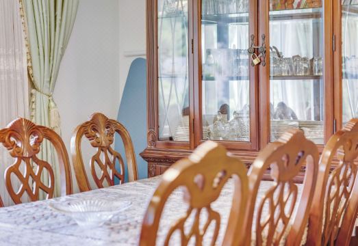 Quite House Near the Vancouver Airport Hotel Overview