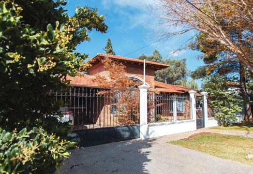 Spacious 4-bedroom villa with WiFi and AC in charming Luján de Cuyo Hotel Overview