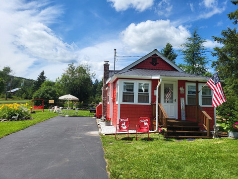 Charming Tiny House in Eagle Lake.  All you need to bring is your cloths & food.