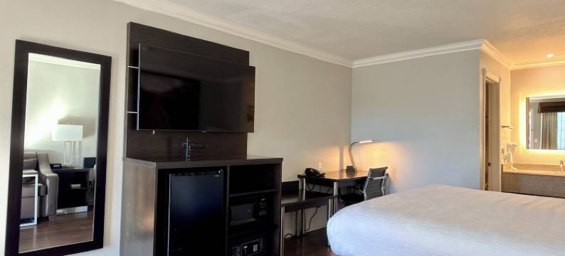 尤凯亚速 8 酒店(Super 8 By Wyndham Ukiah)(The Orchard Hotel Ukiah Wine Country Free Breakfast, Pool, & Hot Tub)图片