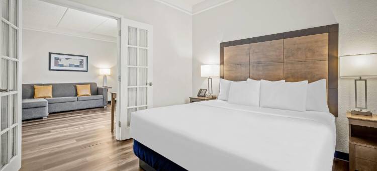 迈阿密机场西拉昆塔温德姆套房酒店(La Quinta Inn & Suites by Wyndham Miami Airport West)图片