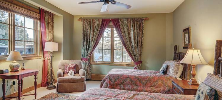 豪华2卧室公寓距离滑雪坡0英尺由RedAwning提供(Luxurious 2 Bedroom0 Feet from the Slopes! Condo by RedAwning)图片