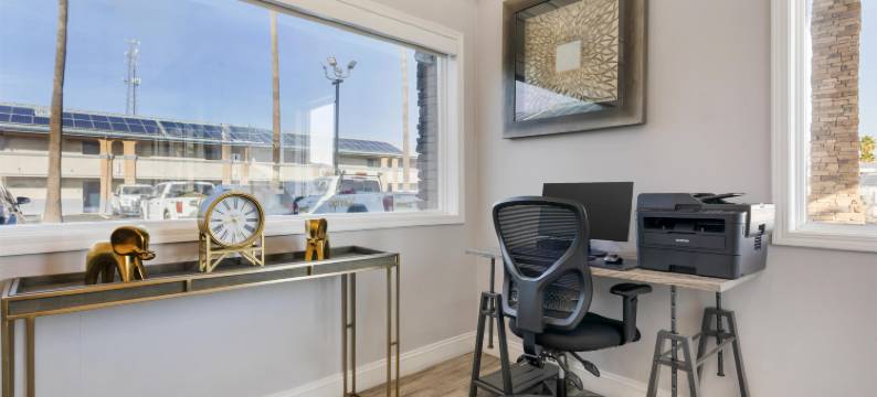 凯托曼市贝斯特韦斯特套房酒店(Best Western Kettleman City Inn  Suites)图片